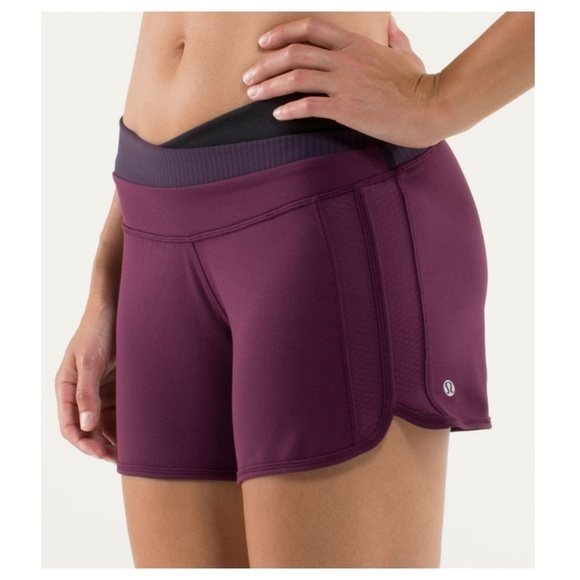 lululemon athletica Pants - LULULEMON ASTRO athletic activewear 4” running shorts. Size medium (8-10)
